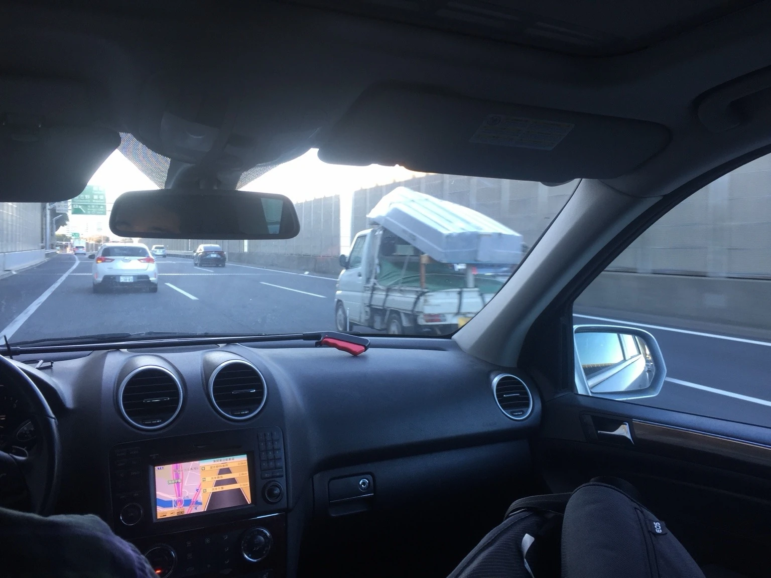 車内から見た道路状況の実写写真
